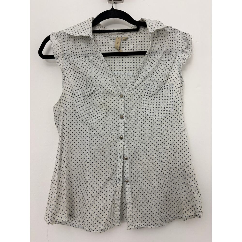 Razzle Dazzle White Black Print Ruffle Shoulder Button Down Blouse Size L Used